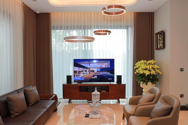 ¿Cuál es la receta para un pollo asado con hierbas provenzales y piel crocante?